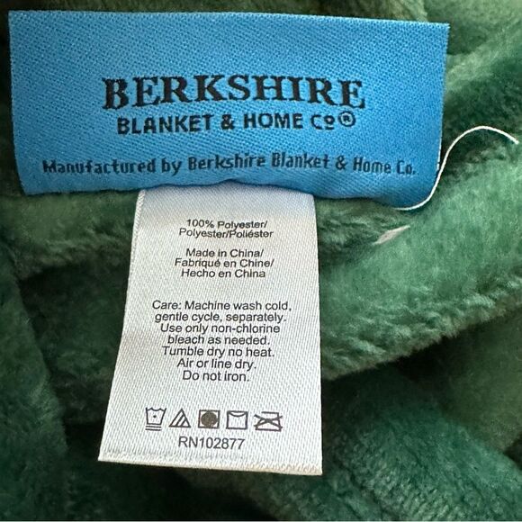 NWT-Peanuts Green 60x70” Velvet Loft Throw Blanket by Berkshire Blanket & Home - Picture 7 of 7